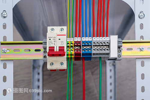 电源线路接线端子 电气联接的关键组件